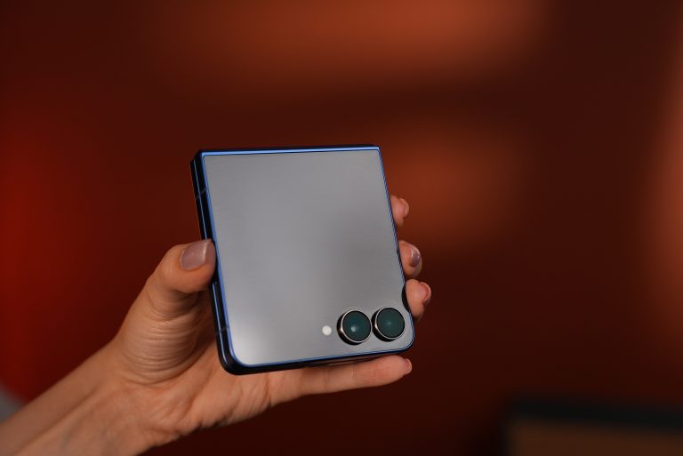 نقد و بررسی گوشی Z flip 7؛ آیا این گوشی تاشو ارزش خرید دارد؟