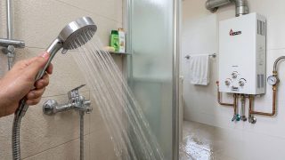 علت گرم نشدن آب آبگرمکن دیواری؛ بررسی دلایل و راه‌های رفع مشکل